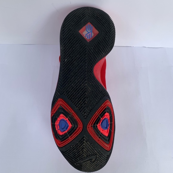 Kyrie 3 'Candy Apple' Sneaker - Picture 5 of 6